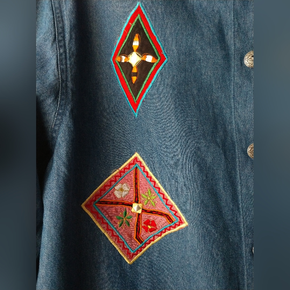 Embellished Denim Shirt Country Southwest Look Women's XL 18  20 Chest 46" - Picture 3 of 6